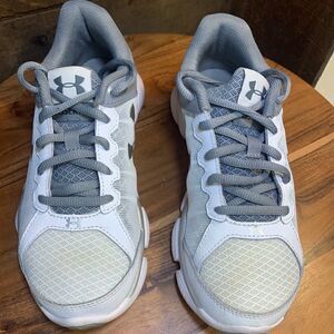 Under Armour womens sneakers. Inv  5373